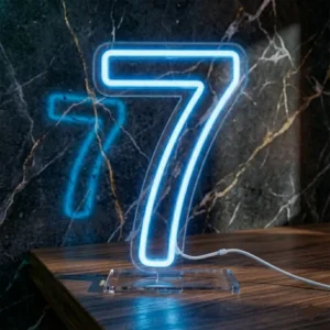 Sayı 7 şeklinde dekoratif turuncu renkli LED neon rakam tabela.