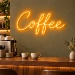 Zeytin grisi kahve dükkânı duvarında sıcak amber Coffee LED neon yazısı