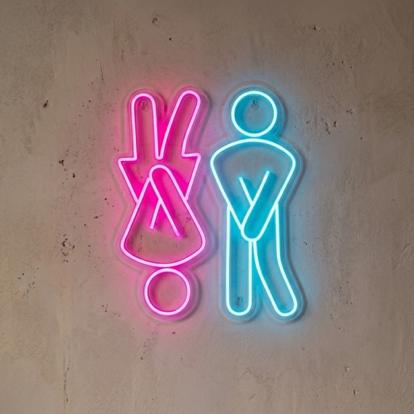 Açık renkli duvarda solda ters pembe kadın, sağda düz turkuaz erkek figürlü WC LED neon tabela