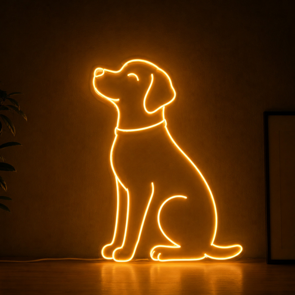 Koyu duvar önünde sıcak sarı ışıklı, sola bakan, sarkık kulaklı ve oturan köpek LED neon tabela